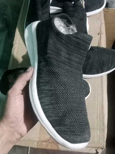 NEW NO USED CASUAL SHOES FOR MAN & WOMEN'S.