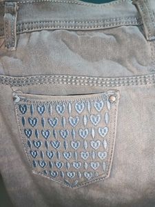slim jeans with back embroidered pockets