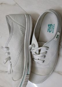 White Sports Shoe.  ( Fixed Price).