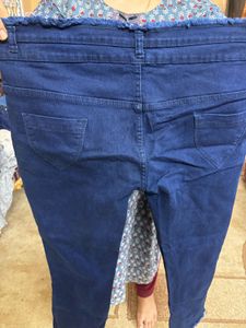 Stylish Blue Denim Cropped Jeans