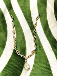 Elegant Gold & Diamond Necklace
