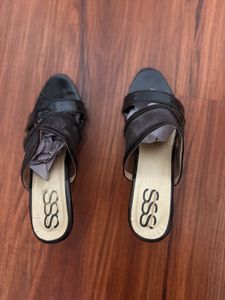 Chic Black Mesh &amp; Patent Heels