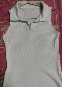 Sleek Ribbed White Sleeveless Top✨