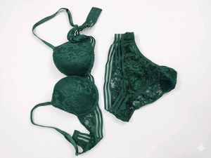 Lace Bra &amp; Panty Set - Red &amp; Green