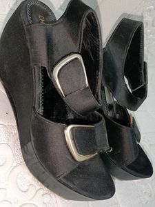 Stylish Black Wedge Sandals