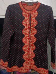 Very Warm Sweater For Women Like New.