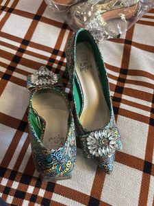 Elegant Women's Heels with Crystal Embellishments