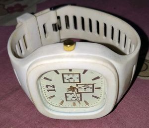STYLISH WHITE SPORTS MEN'S WATCH (NON WORKING)