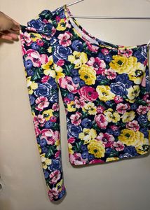 🔴CLEARANCE SALE 🔴 One-Shoulder Floral Top size S