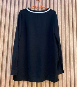 New Chic Black V-Neck Top 🎩
