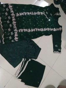 Elegant Green Dupatta with White Lace