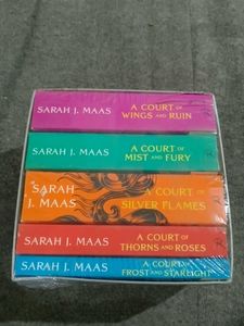 Sarah J. Maas A Court of Thorns and Roses Box Set