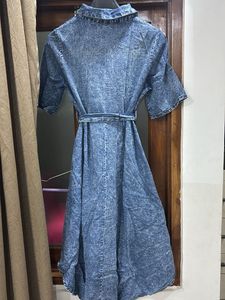 Chic Denim Dress with Lace Trim size