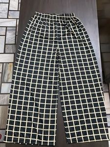 Stylish Wide-Leg Grid Pattern Pants