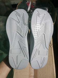 NEW NO USED SNEAKERS SHOES FOR MAN,