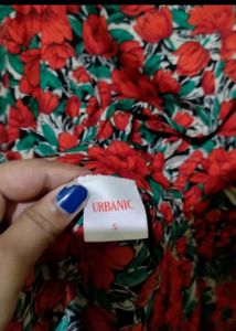 ✨ 2 Top Combo – Like New (2 Tops) ✨