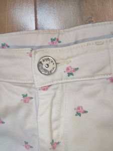 Cute Floral Lace Hem Shorts