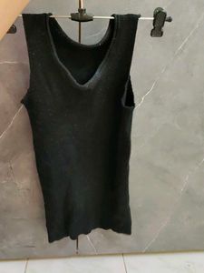 Black Sleeveless V-Neck Top