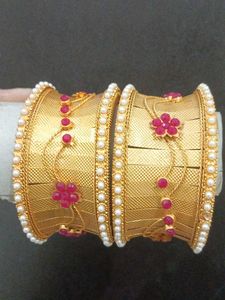 Elegant Gold Bangle