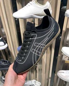 Onitsuka Tiger Sclaw Black White/  Green**