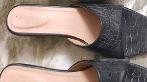 Chic Black Croc-Embossed Slide Sandals