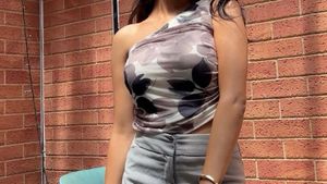 One shoulder cowl neck top🖤🩶