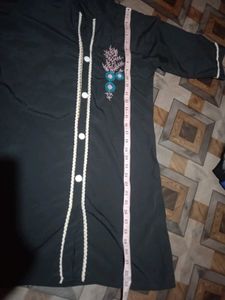 Girls Black Kurta with Embroidery