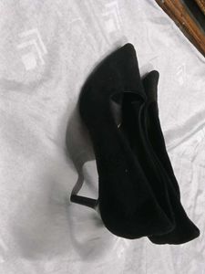 Black Pointed Heel Shoes