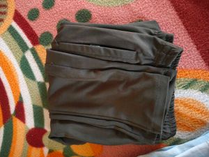set of 5 women jeans... plus one lower free