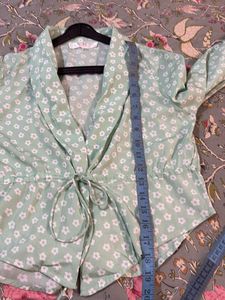Floral Print front open tie-up shrug
