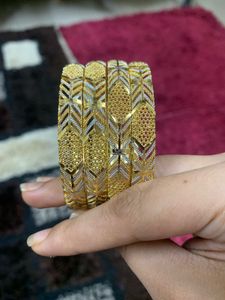 Set of 4 Elegant Gold Bangles