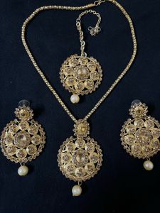 pendant Set with Tika