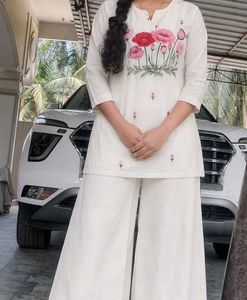 Beautiful 😍 😍 White Kurta Set with Floral Embroi