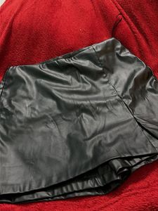 Chic Black Faux Leather Mini Skirt