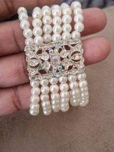 Elegant Faux Pearl Bracelet