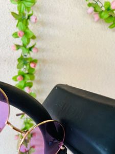 Round Sunglasses with Case