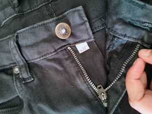 🎧 Unisex Ripped Knee Jeans🎧