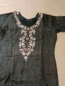 Elegant Emerald Green Embroidered Kurta