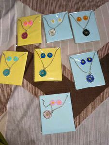 Daisy Necklace and Earring Set