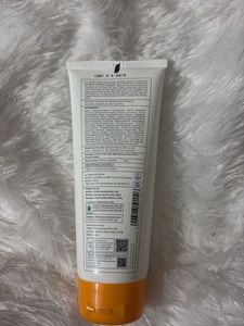 UV Doux Aqua Moisturizer for Dry Skin