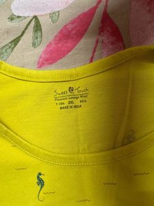 Yellow Seahorse Graphic T-Shirt