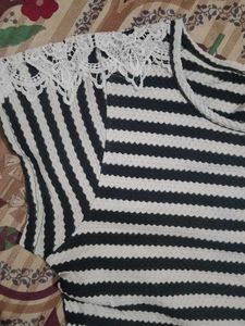 Striped Lace Shoulder Top🖤