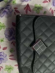 Chic Black Quilted Crossbody Bag