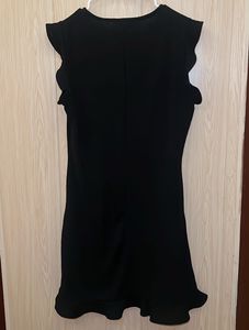 Chic Black Mini Dress with Ruffle Sleeves