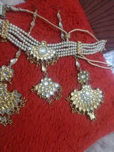 Exquisite Pearl and Kundan Necklace Set