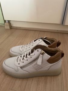 Stylish White Leather Zipper Sneakers