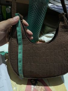 light weight shoulder/hand bag