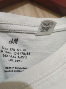 H&amp;M Round Neck T Shirt(Boys Clothing)