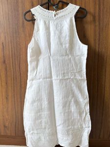 Elegant White Sleeveless Dress 🤍
