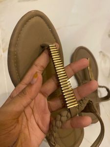 Stylish Flat Sandals with Gold Accent